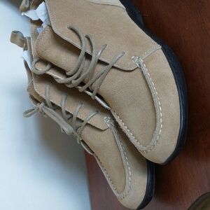 New Lands end lace up Suede Leather bootie Tan 5.5